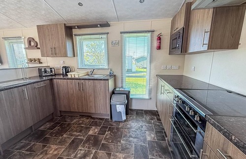 Hunstanton Cabin | Stunning 4 berth lodge with decking at Manor Park in Hunstanton ref 23173K