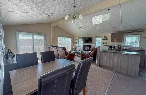 Hunstanton Cabin | Stunning 4 berth lodge with decking at Manor Park in Hunstanton ref 23173K