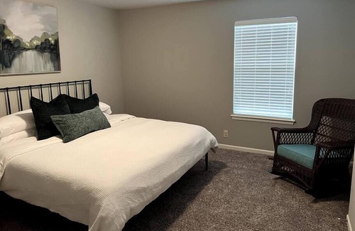 Independence House | Stunning 4 BR in Independence