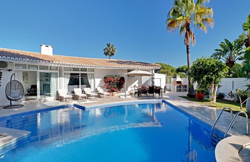 Vale do Garrao Villa | Stunning 4 large bed 4 bath + heated pool nr Garrao, Ancao beaches + Val do Lobo