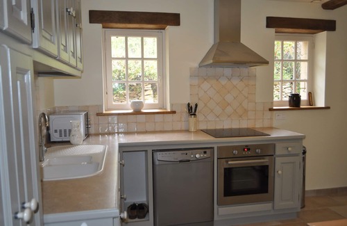 Thonac Cottage | Stunning 4 star cottage near Montignac with large private pool & WIFI.