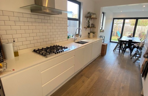 St. Ann's House | Stunning 4BD House w/Large Garden - Finsbury Park!