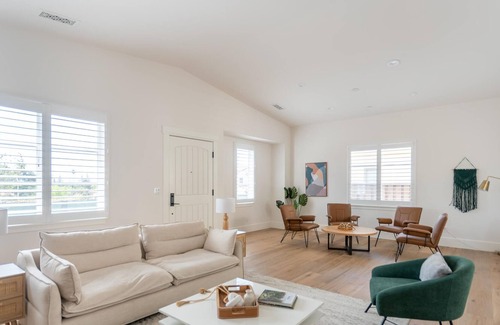 Mission Valley House | Stunning 4BR House in Fremont