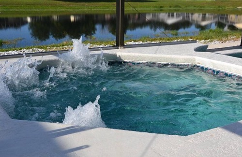 Clear Creek Villa | Stunning 4Br Villa, South Facing Pool, Lake View And Game Room In Disney Area.