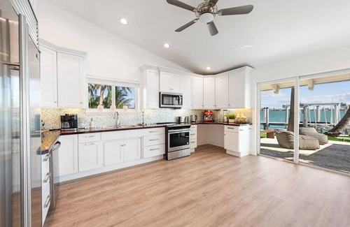 North Bay Village Villa | Stunning 5 BDR Waterfront Villa W/Pool, Jacuzzi & BBQ