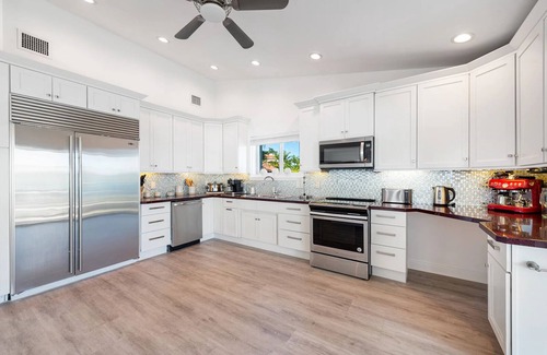 North Bay Village Villa | Stunning 5 BDR Waterfront Villa W/Pool, Jacuzzi & BBQ