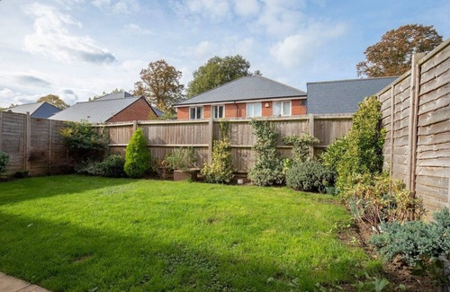 Cheltenham House | Stunning 5-Bedroom 4-Bath Home with Parking