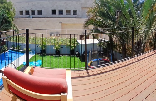 Rishon LeTsiyon Villa | Stunning 5-bed villa, with pool and large garden