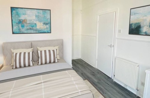 Queen's Gate House | Stunning 5-Bedroom House with 5 En-Suite Bathrooms in Liverpool's L4