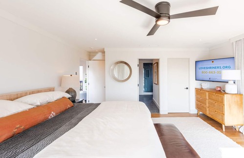 Katama House | Stunning 5 BR Contemporary Beach Home. Heated Pool & tennis/pickle ball court.