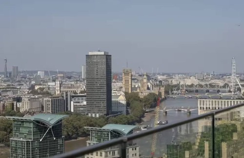 Vauxhall Apartment | Stunning 5B Penthouse Views London - 1of2 -