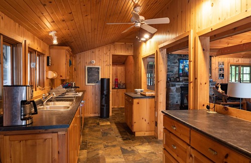 Windermere Cottage | Stunning 5bdrm 3bath cottage with Bunkie and Boathouse! South exposure!