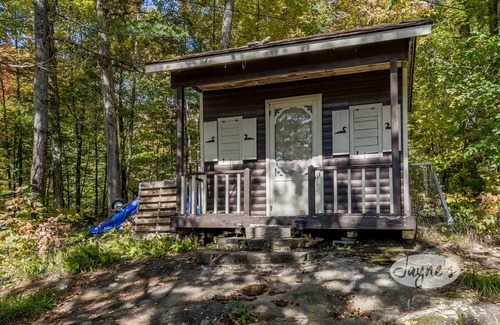 Windermere Cottage | Stunning 5bdrm 3bath cottage with Bunkie and Boathouse! South exposure!