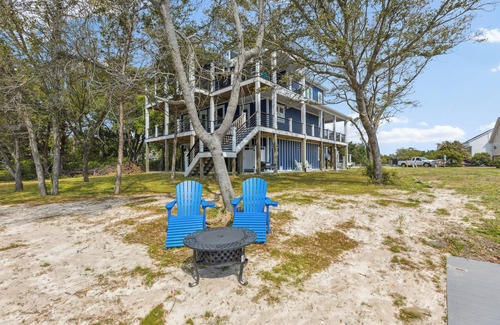Long Beach House | Stunning 5Br Retreat Tucked on the Davis Canal on Oak Island - Sleeps 14!