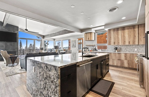 Woodmoor House | Stunning 5BR Townhome & Incredible Mountain Views!