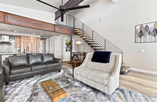 Woodmoor House | Stunning 5BR Townhome & Incredible Mountain Views!