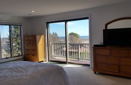 Wakefield-Peacedale House | Stunning 6 bedroom contemporary with a georgous view of Block Island Sound