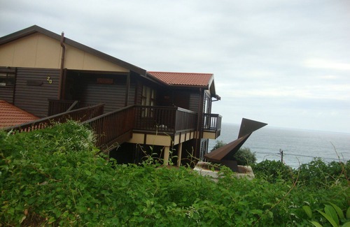 Dana Bay House | Stunning 6 bedroom self-catering house in the famous Garden Route! 180° seaview!