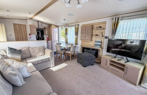 Great Yarmouth House | Stunning 6 berth caravan with decking at Cherry Tree Park in Norfolk ref 70802C