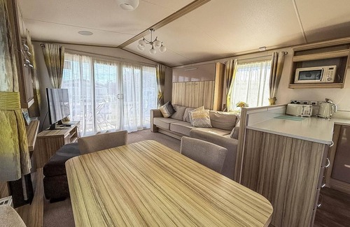 Great Yarmouth House | Stunning 6 berth caravan with decking at Cherry Tree Park in Norfolk ref 70802C