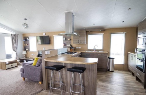 Mappleton House | Stunning 6 berth lodge with sea views for hire at Skipsea Sands ref 41136NF