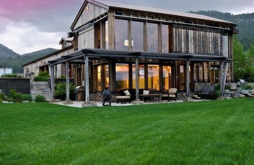 Bozeman House | Stunning 60 Acre Ranch in Bridger Canyon