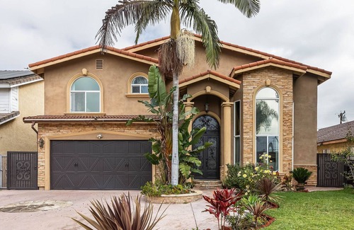Downey House | Stunning 6BR Sanctuary Home in Downey