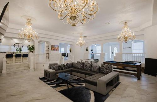 Southside House | Stunning 6BR Victorian Sleeps 25