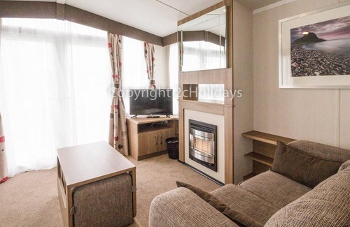 Hopton on Sea House | Stunning 8 berth caravan for hire at Hopton Haven Holiday Park ref 80009W