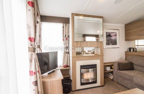 Hopton on Sea House | Stunning 8 berth caravan for hire at Hopton Haven Holiday Park ref 80009W