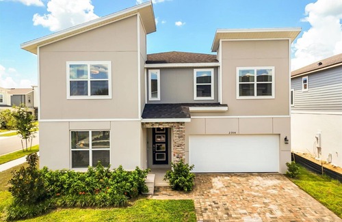 Florida Central Atlantic Coast House | Stunning 9 Bed Pool Home with Theater Room-2304DST