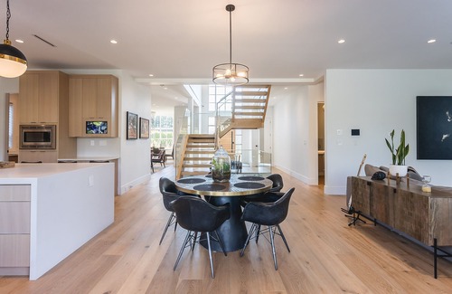 Coquitlam House | Stunning and Luxurious 3 Bedroom Mansion Beside Como Lake and Blue Mountain Park