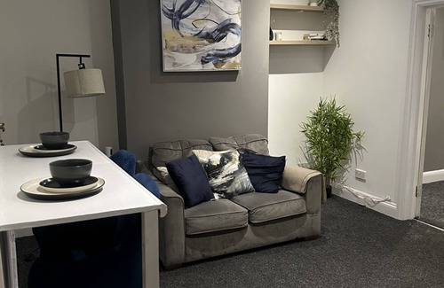 Selhurst Apartment | Stunning and luxury ground floor apartment