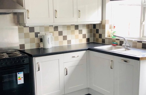 Loughborough House | Stunning and Modest 6 bedroom house