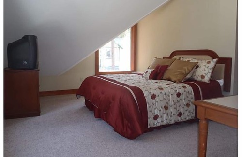 Pioneer Trail House | Stunning and spacious luxury home! Beautiful views and lots to do