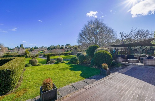 Tikitere House | Stunning and Spacious 5-Bedroom Home in Rotorua