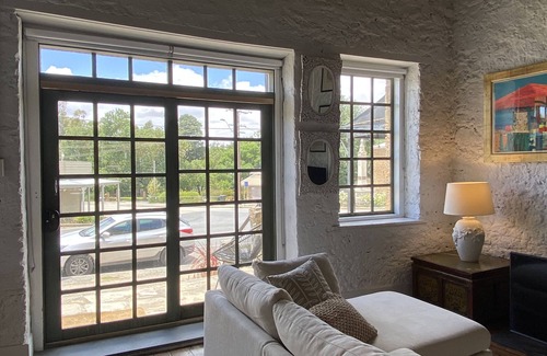 Upper Wakefield Apartment | Stunning and Spacious Loft-Style Apartment in Historic Auburn