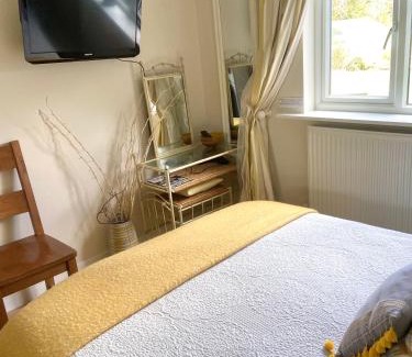 Truro Apartment | Stunning ANNEXE 1 luxury bedroom, eating area & bathroom only!