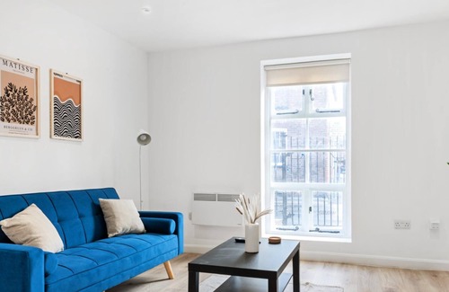 Newark Apartment | Stunning Apartment | Great Location | Free Parking