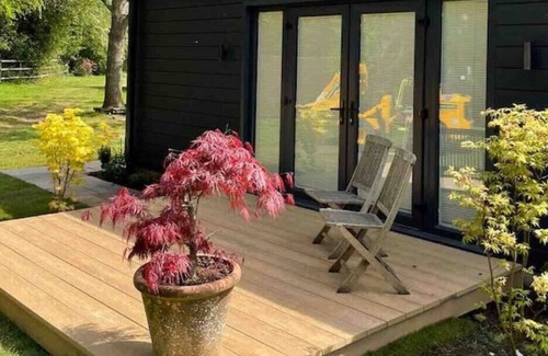 Wickham Apartment | Stunning apartment with private garden & garage