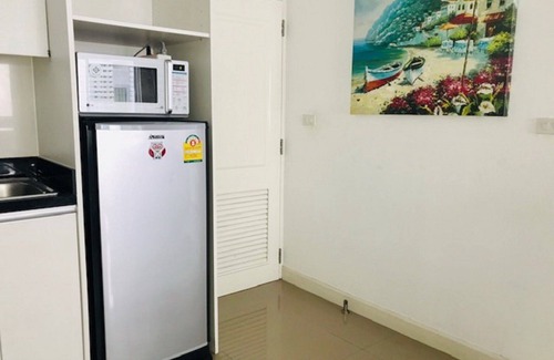 Bang Na Apartment | Stunning Apartment at a Bargain price, close to MRT, markets, shops