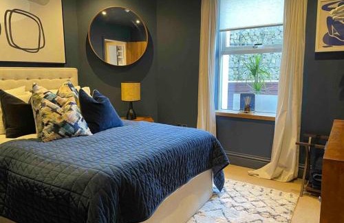 Folkestone Apartment | Stunning apartment by The Leas, West End