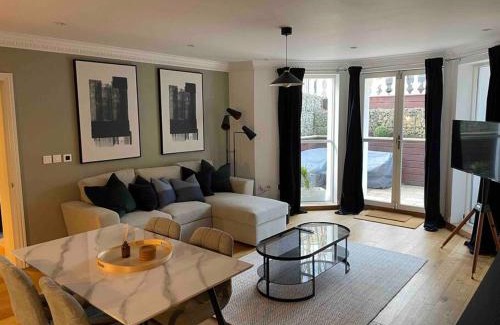Folkestone Apartment | Stunning apartment by The Leas, West End