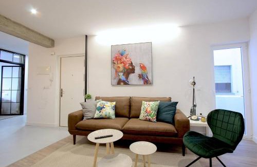 Centro Apartment | Stunning Apartment for 8 people in Salamanca City by Batuecas
