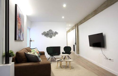 Centro Apartment | Stunning Apartment for 8 people in Salamanca City by Batuecas