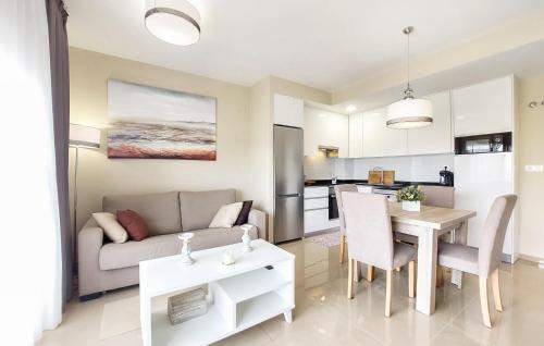 Cabanes Apartment | Stunning Apartment In Cabanes