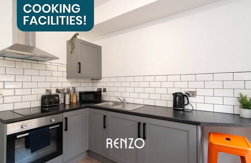 Derby Apartment | Stunning Apartment in Derby by Renzo, Cooking Facilities, Ideal for Contractors!
