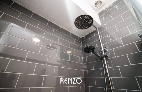 Derby Apartment | Stunning Apartment in Derby by Renzo, Cooking Facilities, Ideal for Contractors!