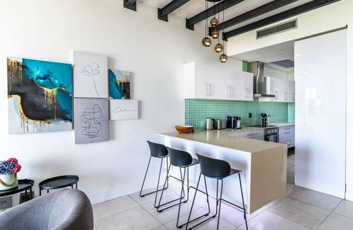 Durban Point Apartment | Stunning Apartment in Quayside