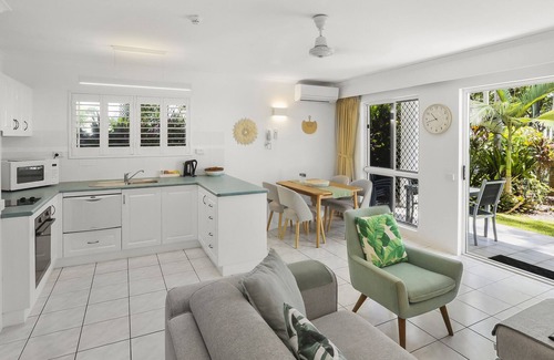 Clifton Beach Apartment | Stunning Apartment Right In Front Of The Beach!